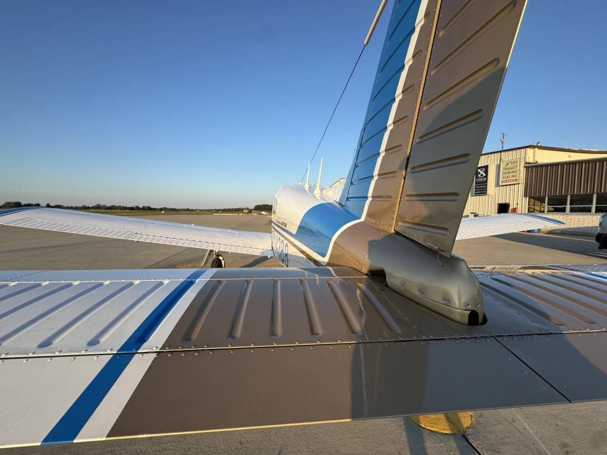Close up of the tail of the Cherokee Arrow N44388.