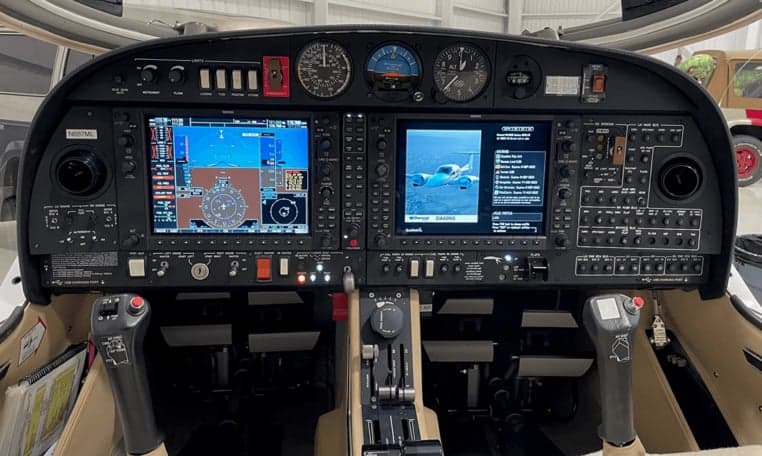 Instrument panel of the Diamond DA42-NG aircraft N687ML.