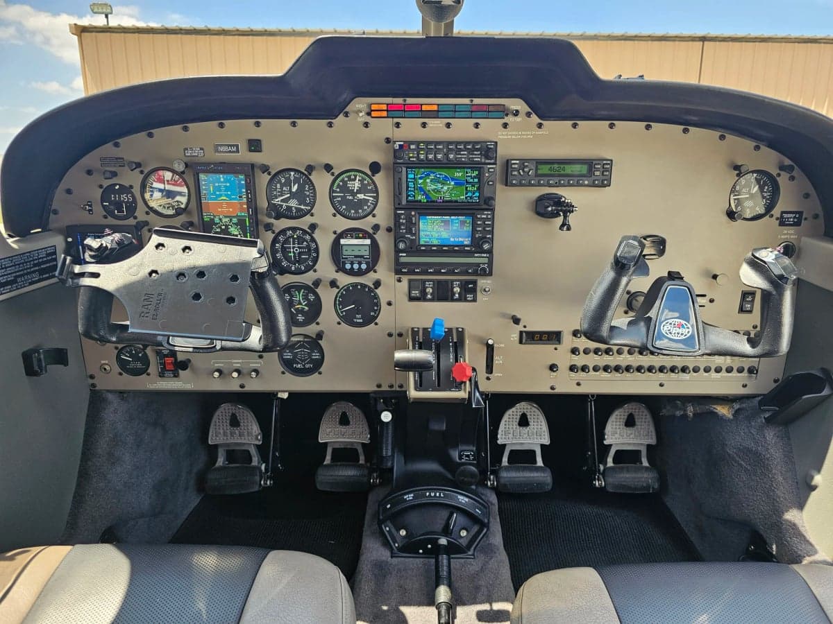 Piper PA-28R-201T Turbo Arrow III on the tarmac.