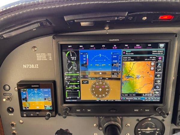 Instrument panel of N738JZ, showing Garmin displays and flight information.