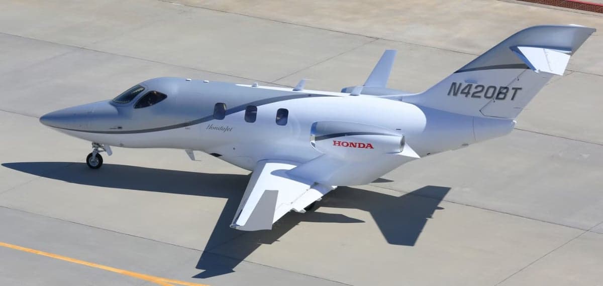 A HondaJet aircraft with registration N420BT is parked on the tarmac.