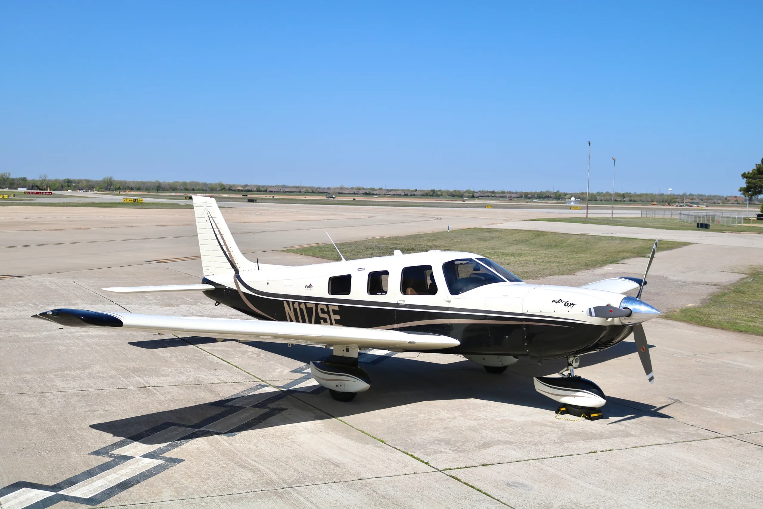 Piper PA-28 Cherokee on the tarmac.