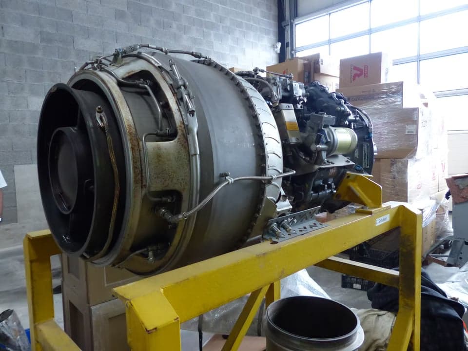 Aircraft engine and fuselage in a hangar.