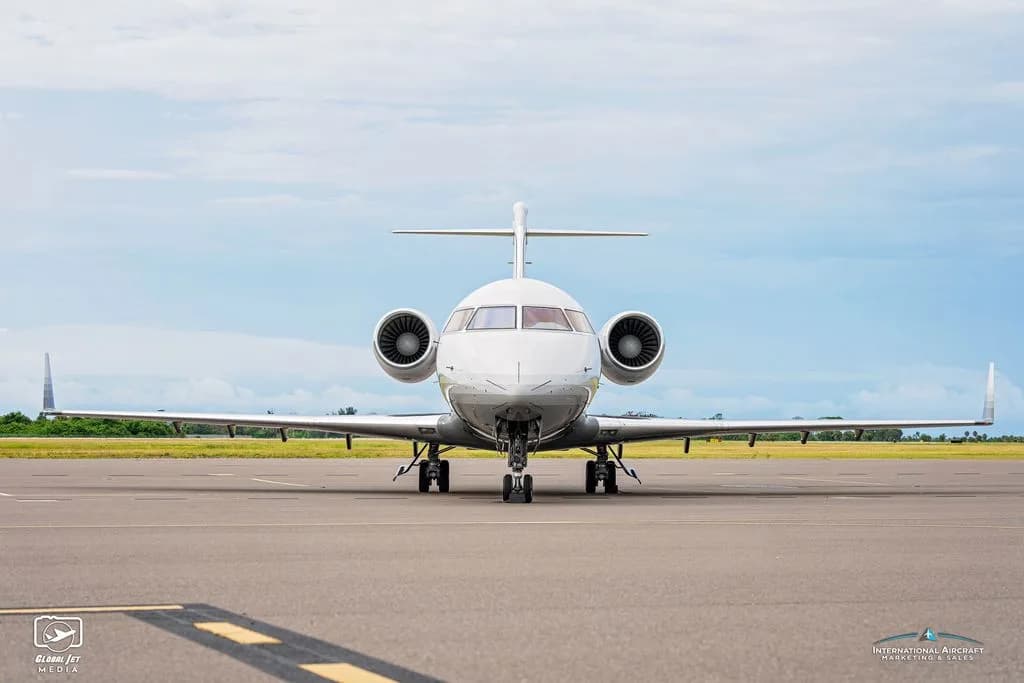 Front view of a Challenger aircraft with registration N825SG parked on the tarmac.