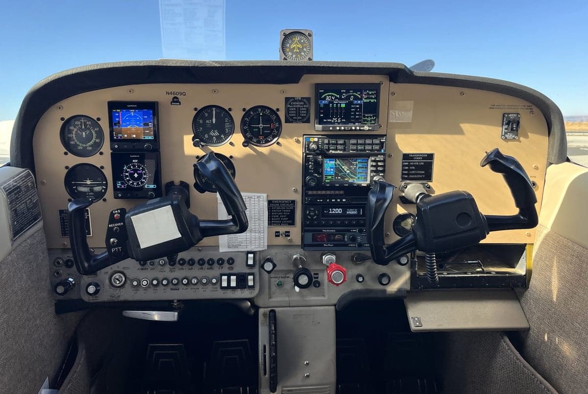 The cockpit of N4609Q features a tan instrument panel with various gauges and avionics.