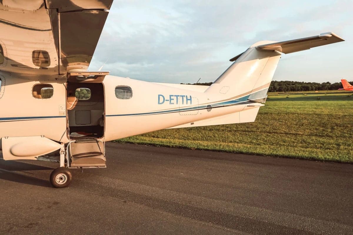Rear view of the Extra 400 aircraft D-ETTH with the door open.
