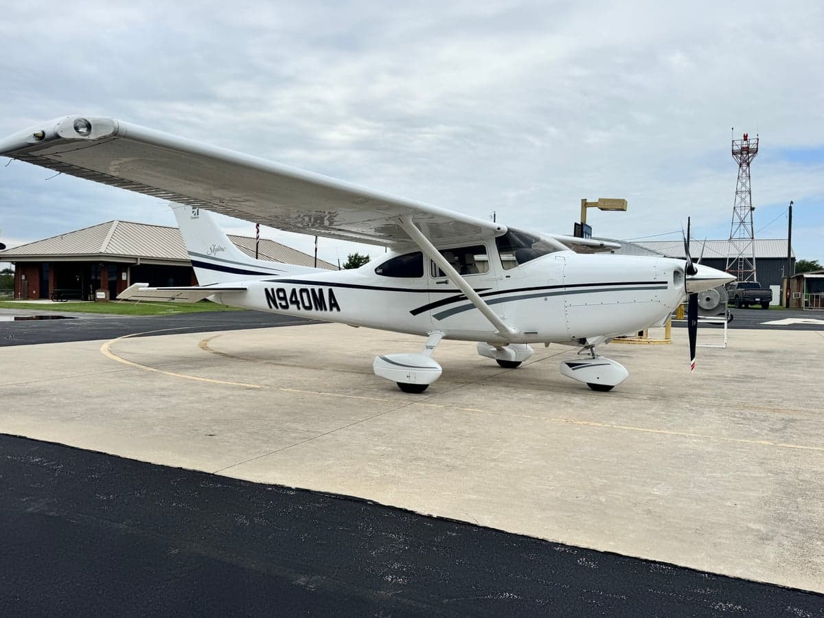 N940MA Cessna Skylane parked on the tarmac.
