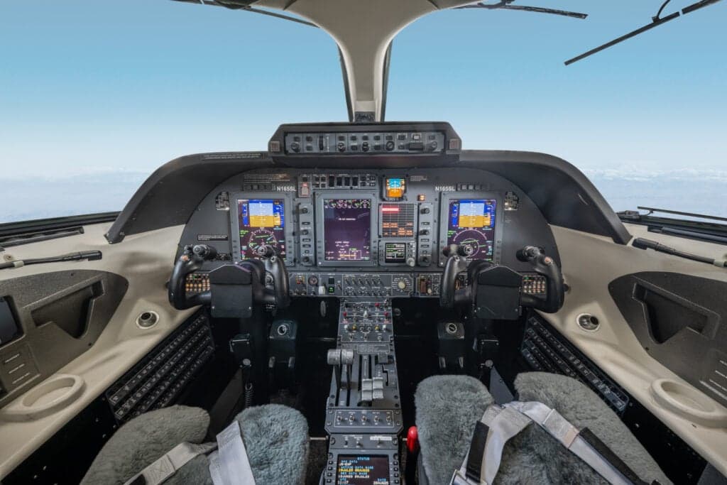 View of the cockpit of a Piaggio Avanti EVO aircraft, showing the instrument panel and controls.