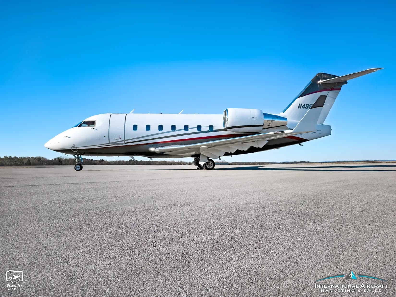 N495DD Bombardier Challenger on the tarmac.