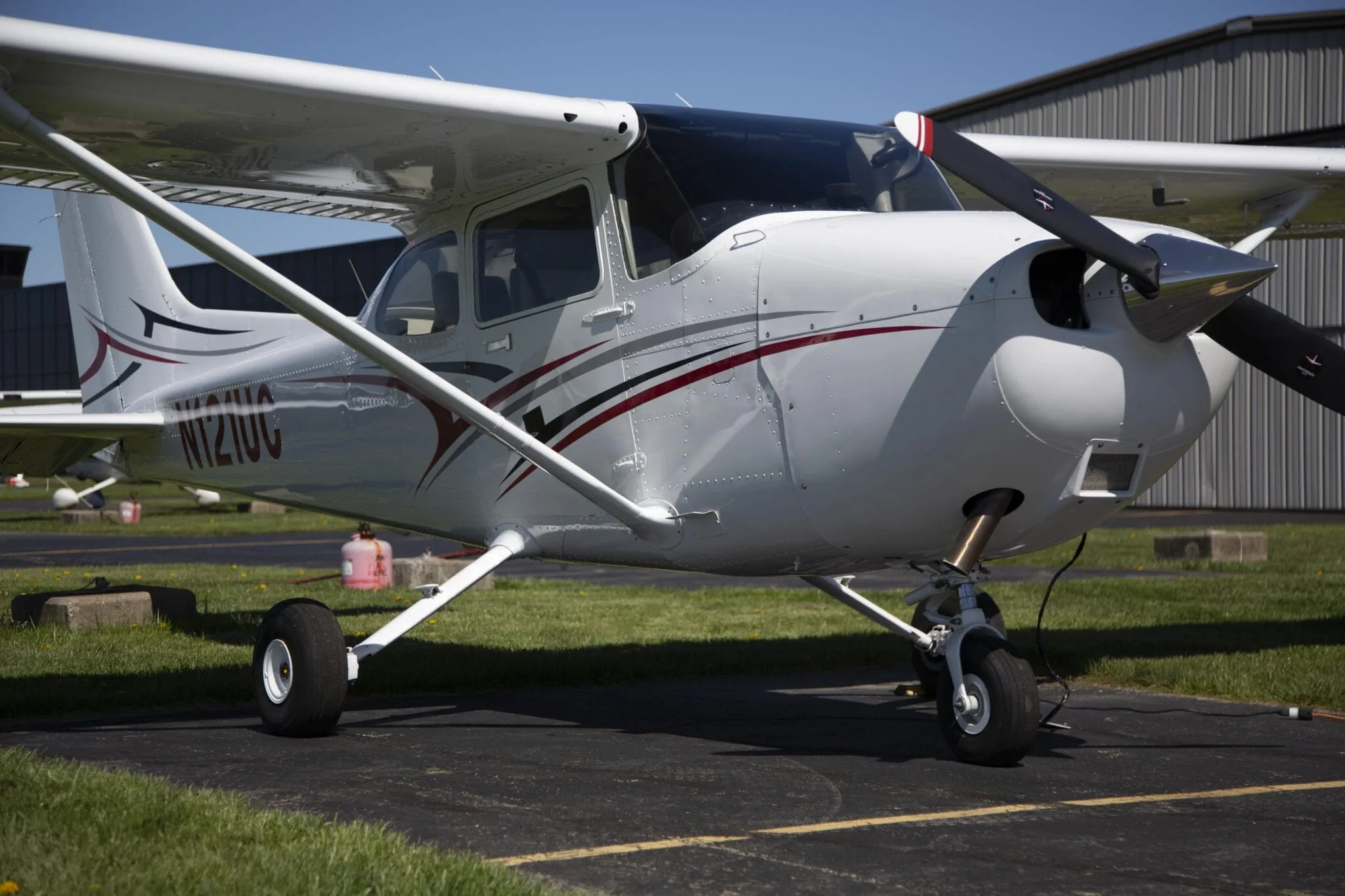 Close-up of a Cessna 172 Skyhawk's nose and landing gear.