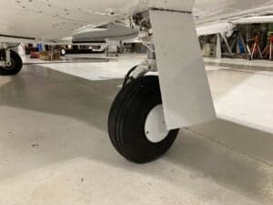 Close-up of the landing gear and wheel of N2247M.