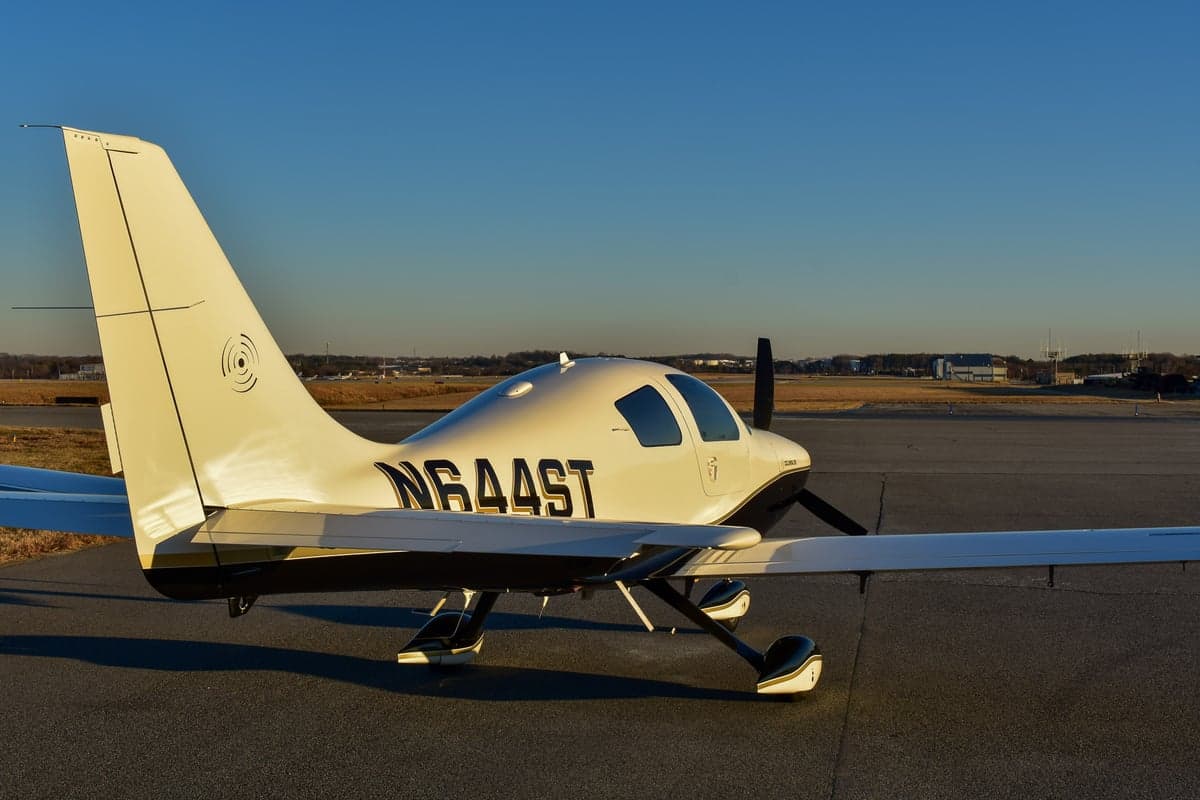 Close-up of the tail number N644ST on the aircraft's tail.