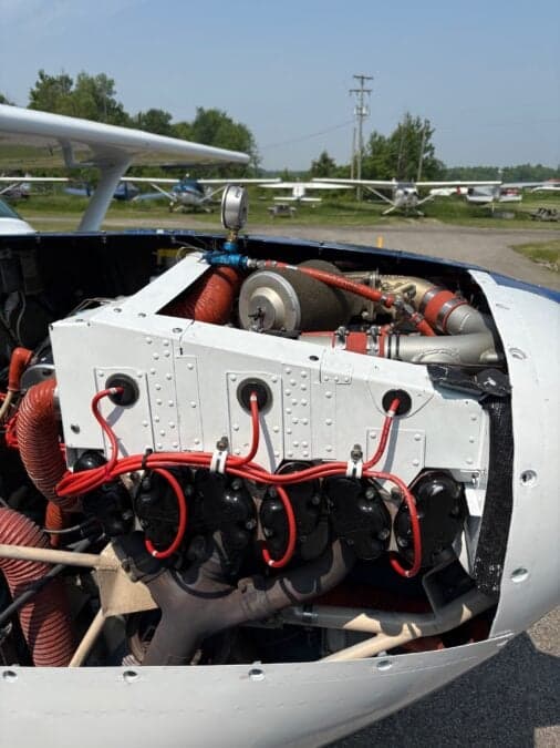 Close-up of the engine of the Cessna 210 HP aircraft C-FPFZ.