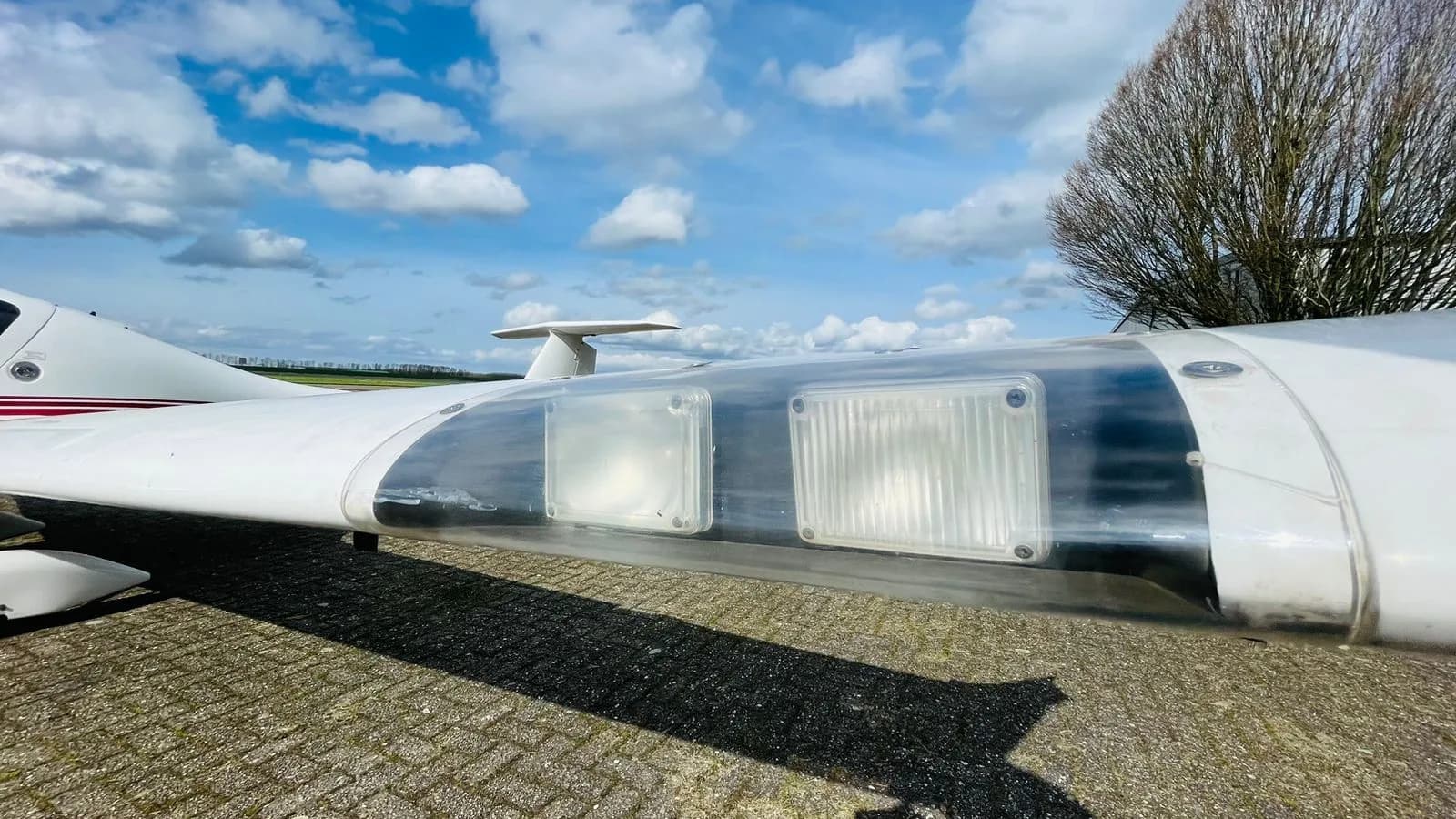 Close-up of the wing of the Diamond DV20 Katana aircraft.