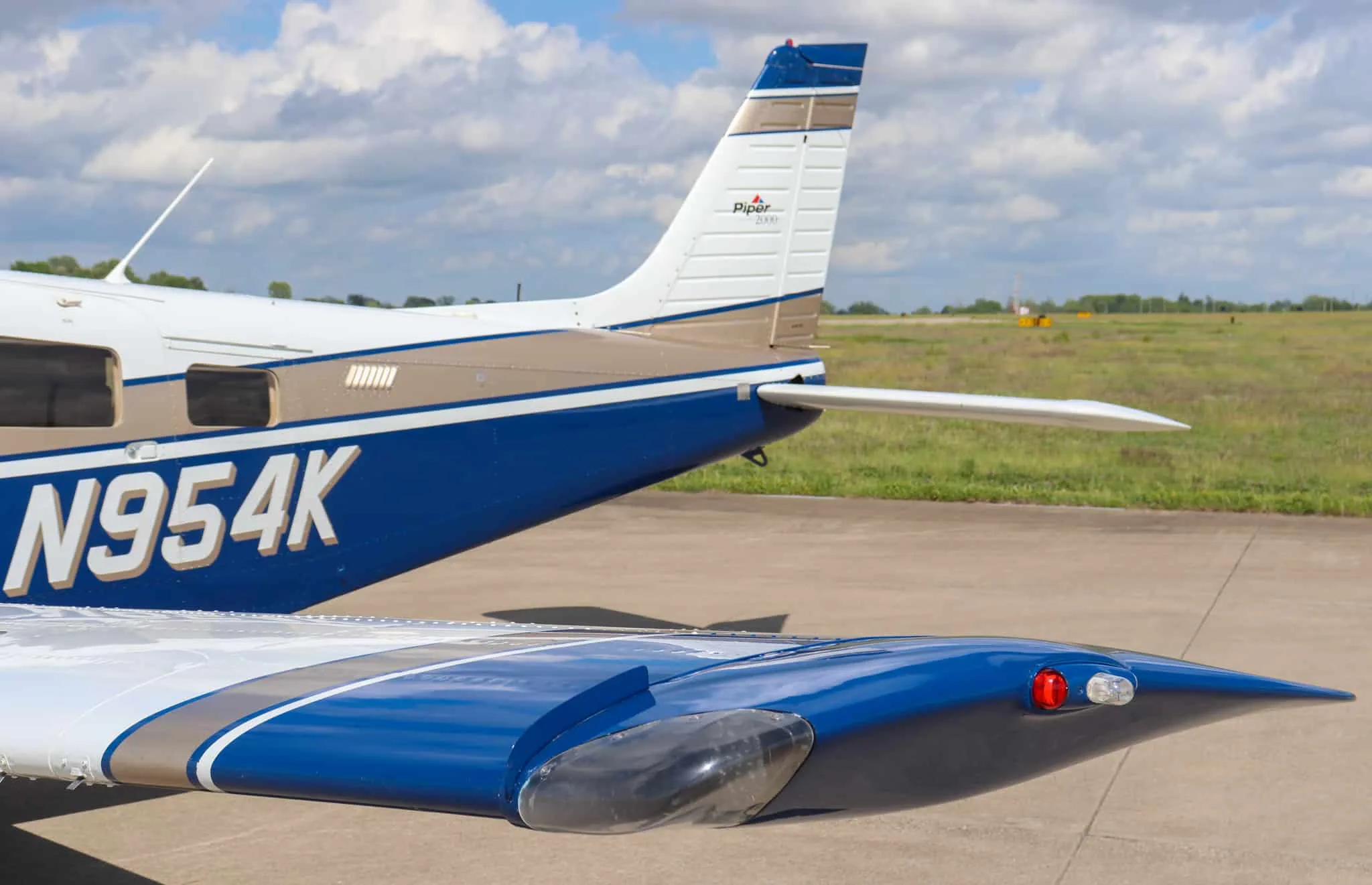 A close-up of the tail section and wingtip of the Piper Saratoga II HP aircraft, N954K.