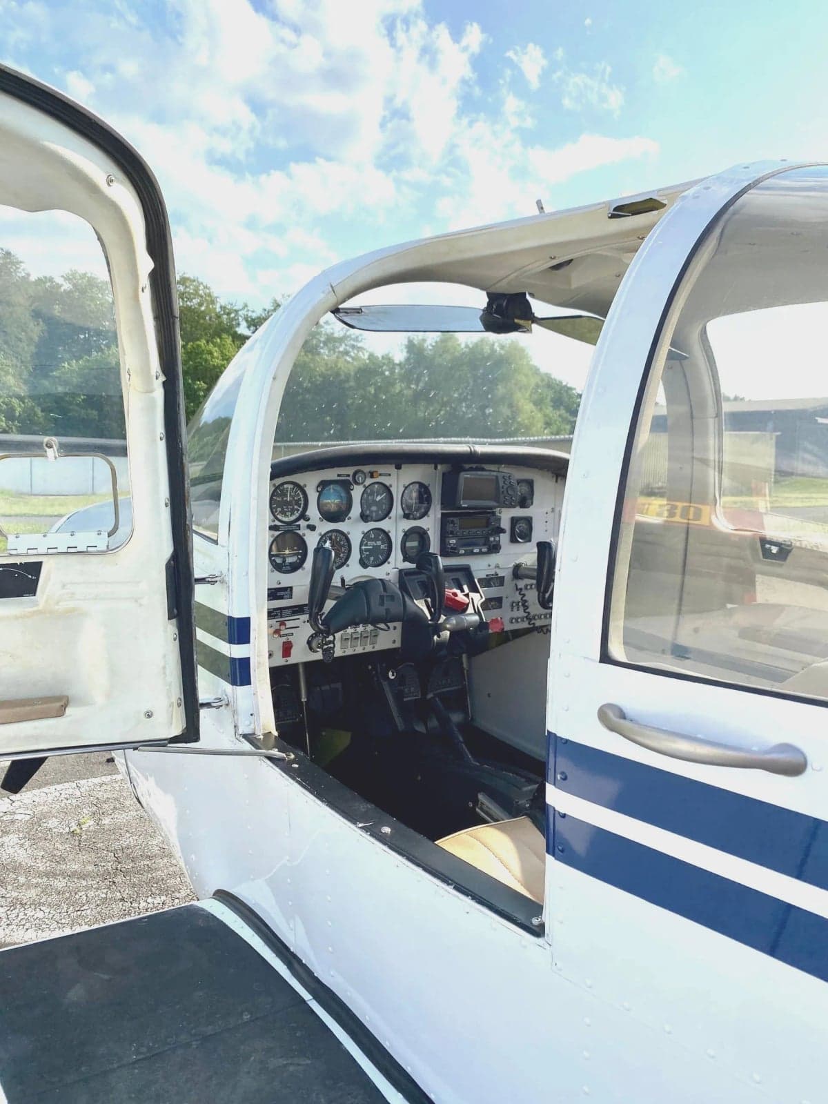 Close-up of the front of the D-ELCD aircraft.