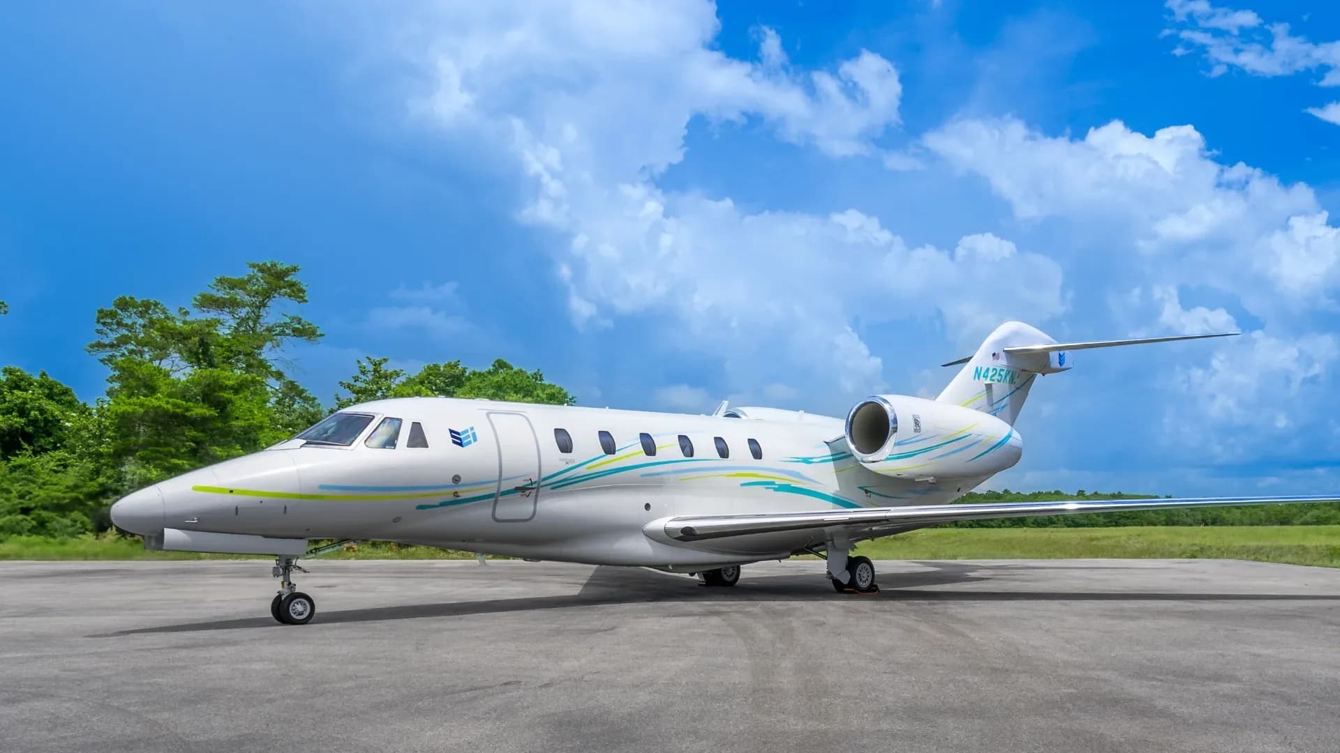 A Cessna Citation CJ3+ aircraft with registration N425KN is parked on the tarmac.