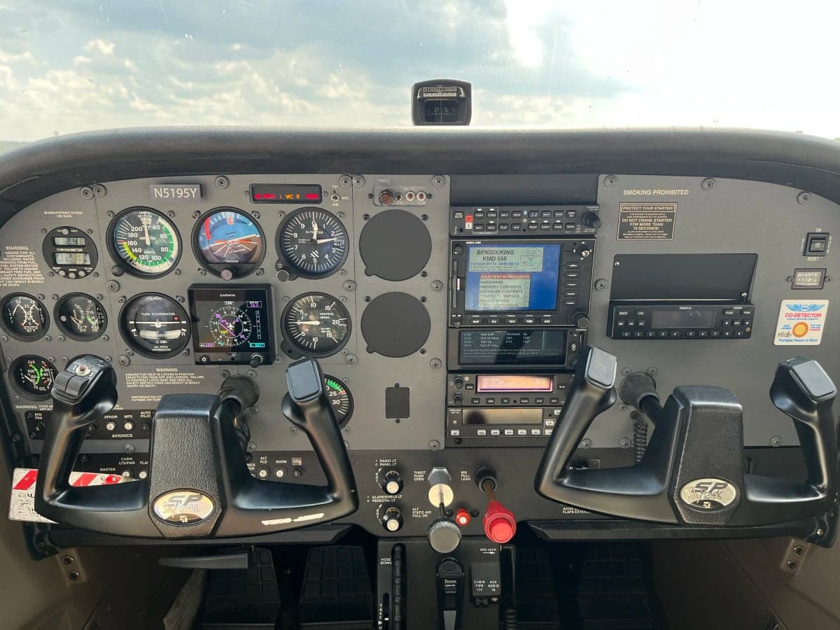 Instrument panel of aircraft N5195Y.