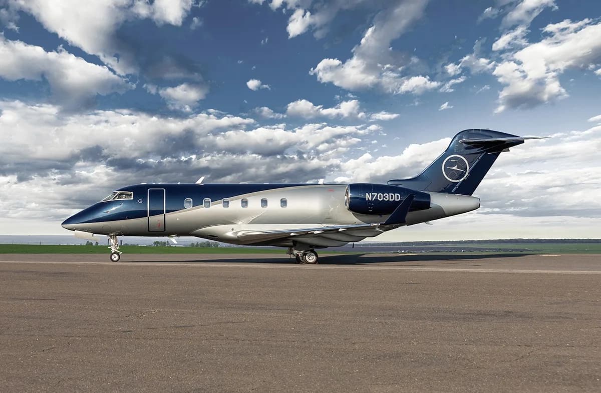 Side view of a Bombardier Challenger 350 with registration N703DD.