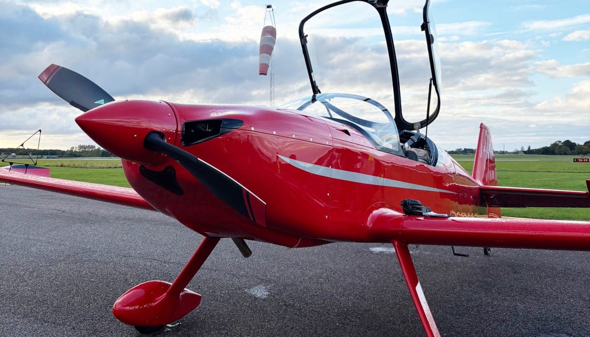 Front view of the Aura Aero Integral R on the ground.