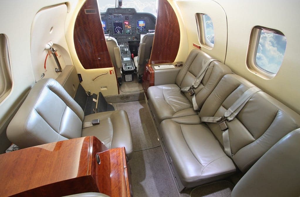 The interior of the Piaggio Avanti EVO with leather seats and a view into the cockpit.