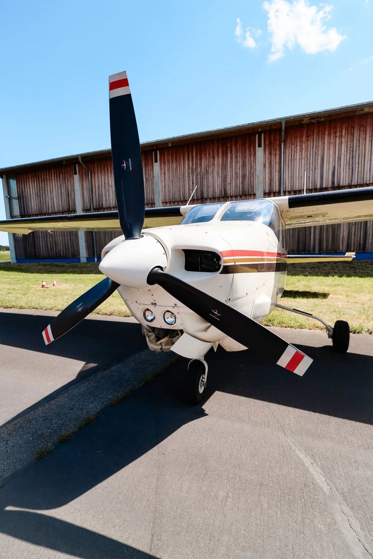 Close up of the D-EKAD Cessna aircraft nose and propeller.