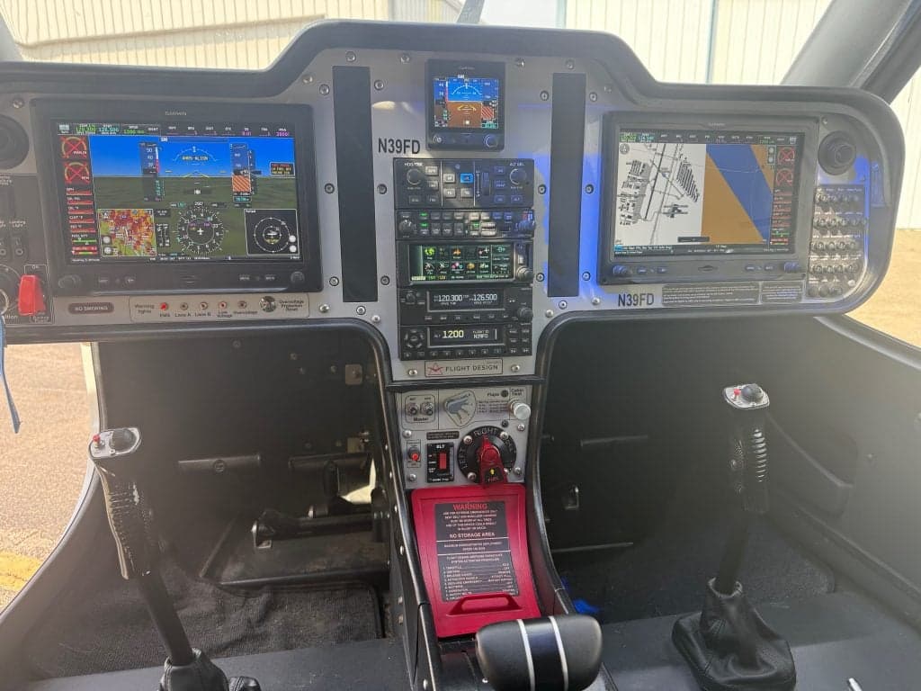 The cockpit of a Flight Design F2 aircraft with registration N39FD, featuring Garmin avionics.