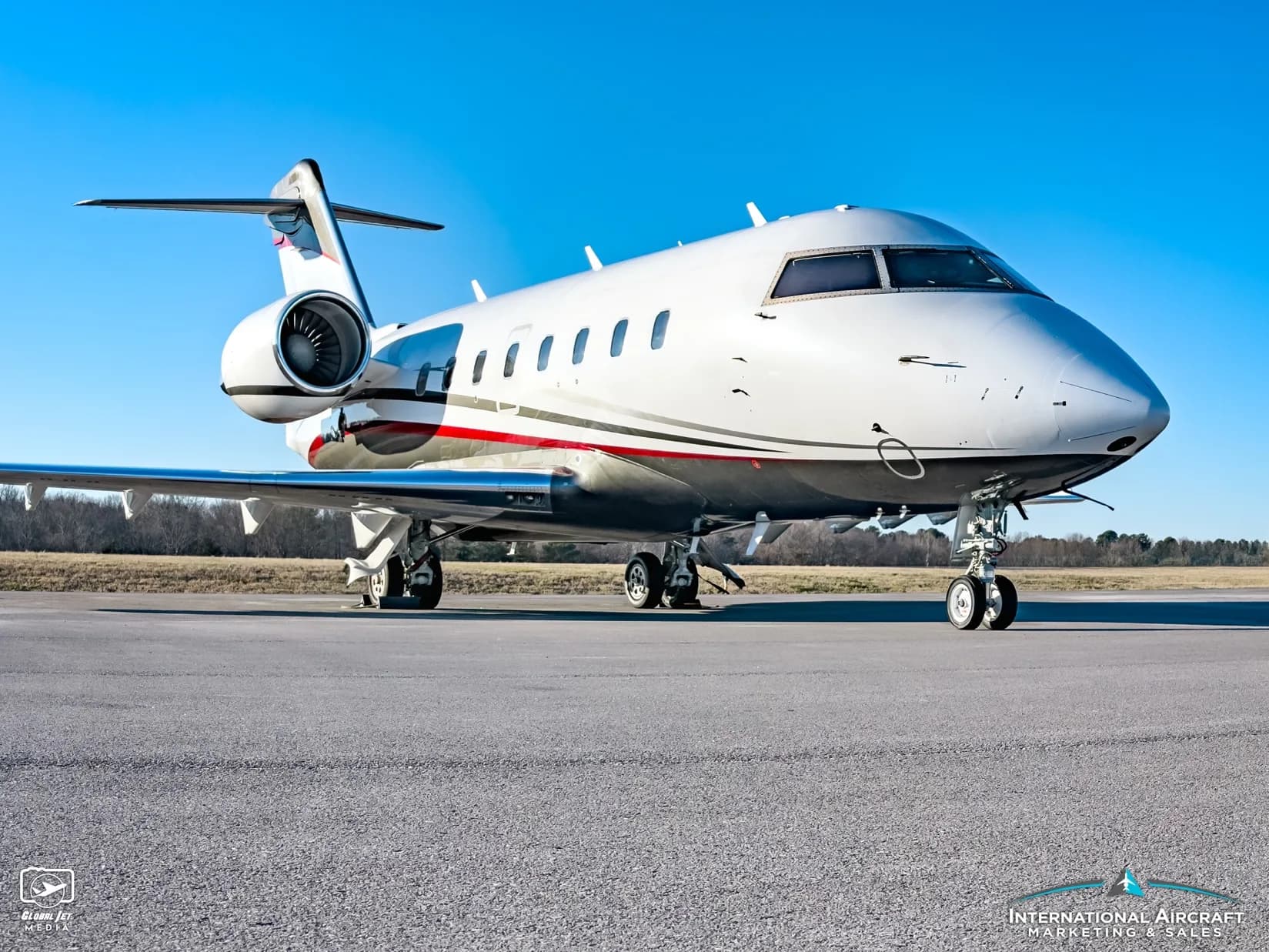 N495DD Bombardier Challenger on the tarmac.