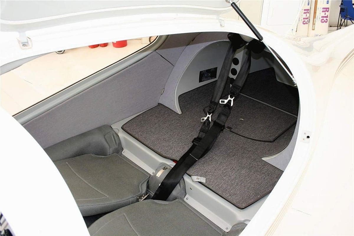 Rear seats and interior of the Diamond DA40 aircraft.