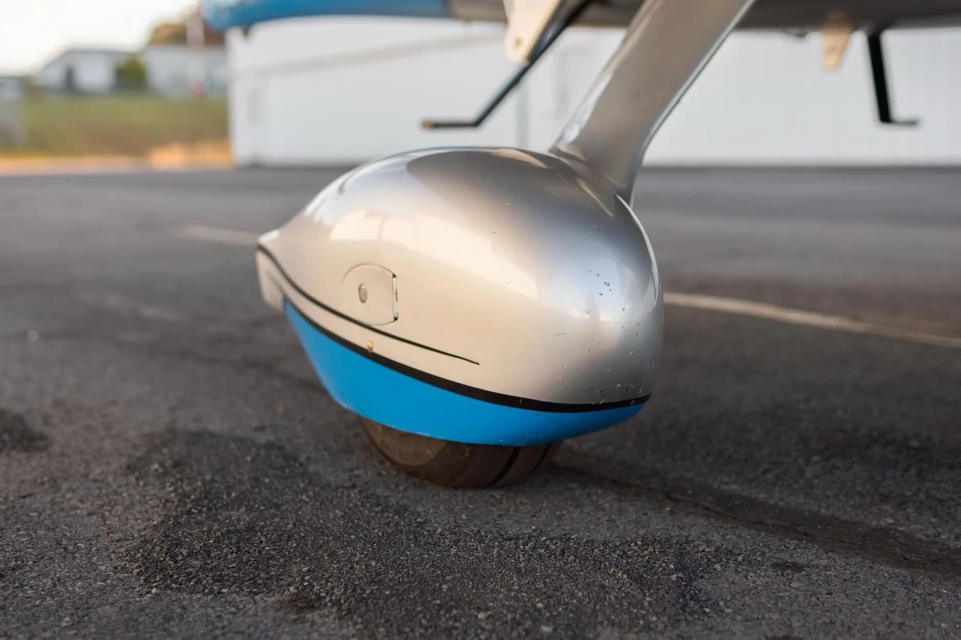 A close-up view of the blue and silver wheel fairing of the Cirrus SR22T GTS aircraft.