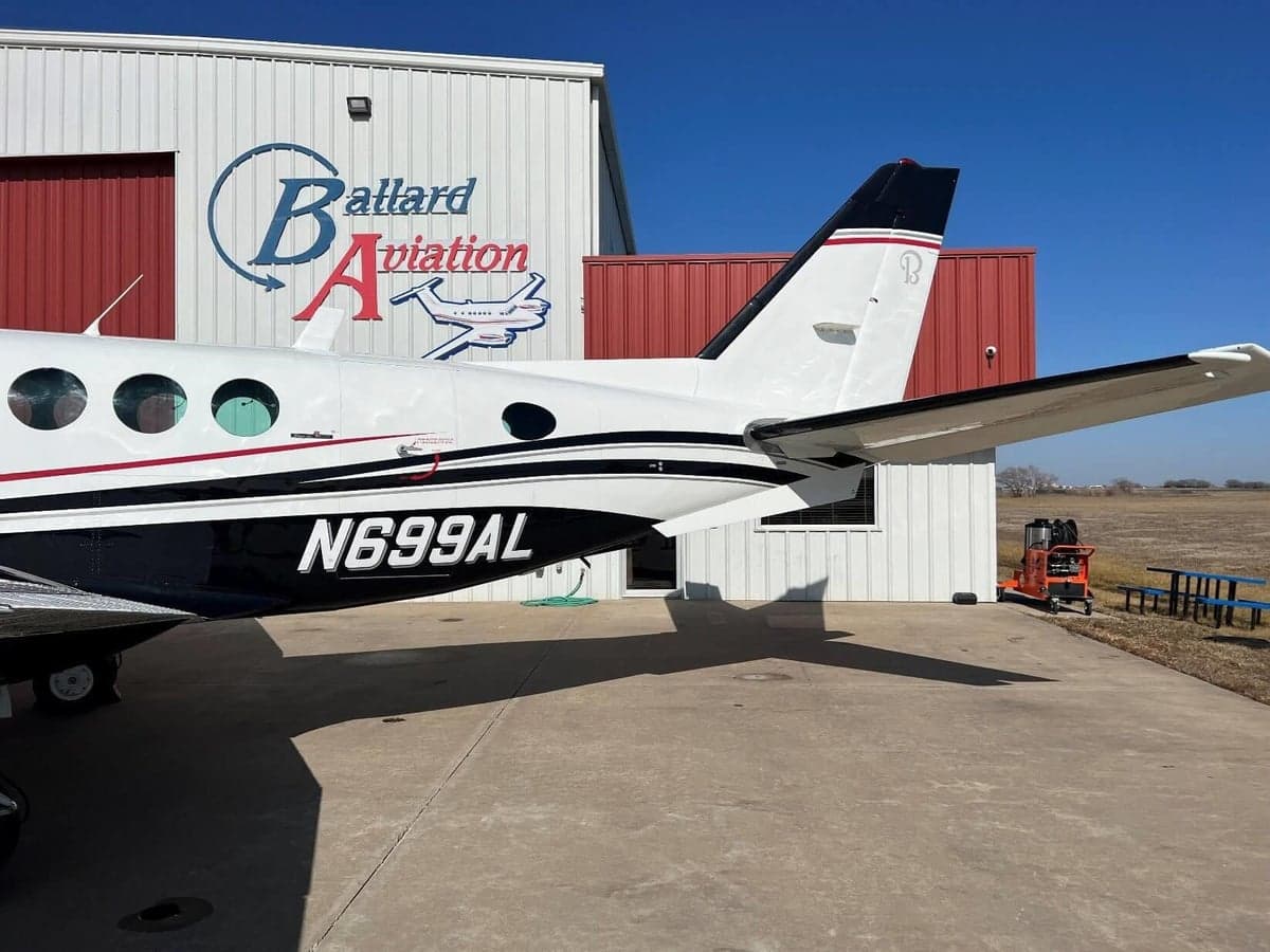 Tail section of a Beechcraft King Air with black and white paint scheme, registration N699AL.