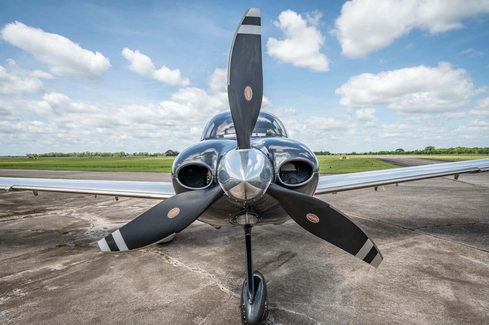A close-up front view of the propeller and nose of the Cirrus SR22T GTS Platinum aircraft N219TW.