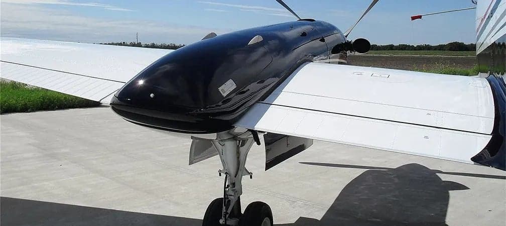 Close up of the wing and engine nacelle of a King Air 350.