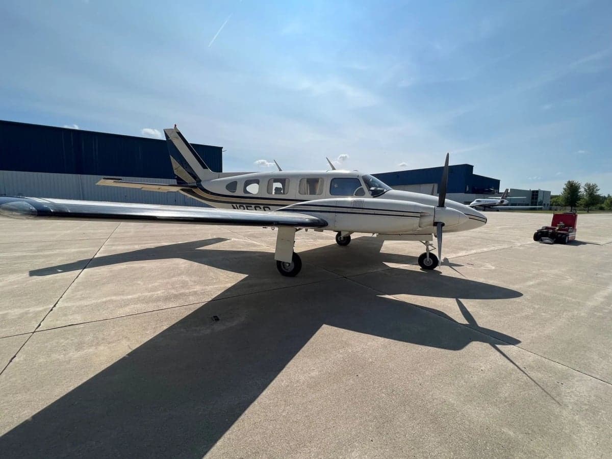Side view of the N25GS aircraft showing the wing and registration number.