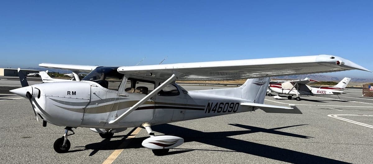 A Cessna 172 Skyhawk, registration N4609Q, is parked on the tarmac.