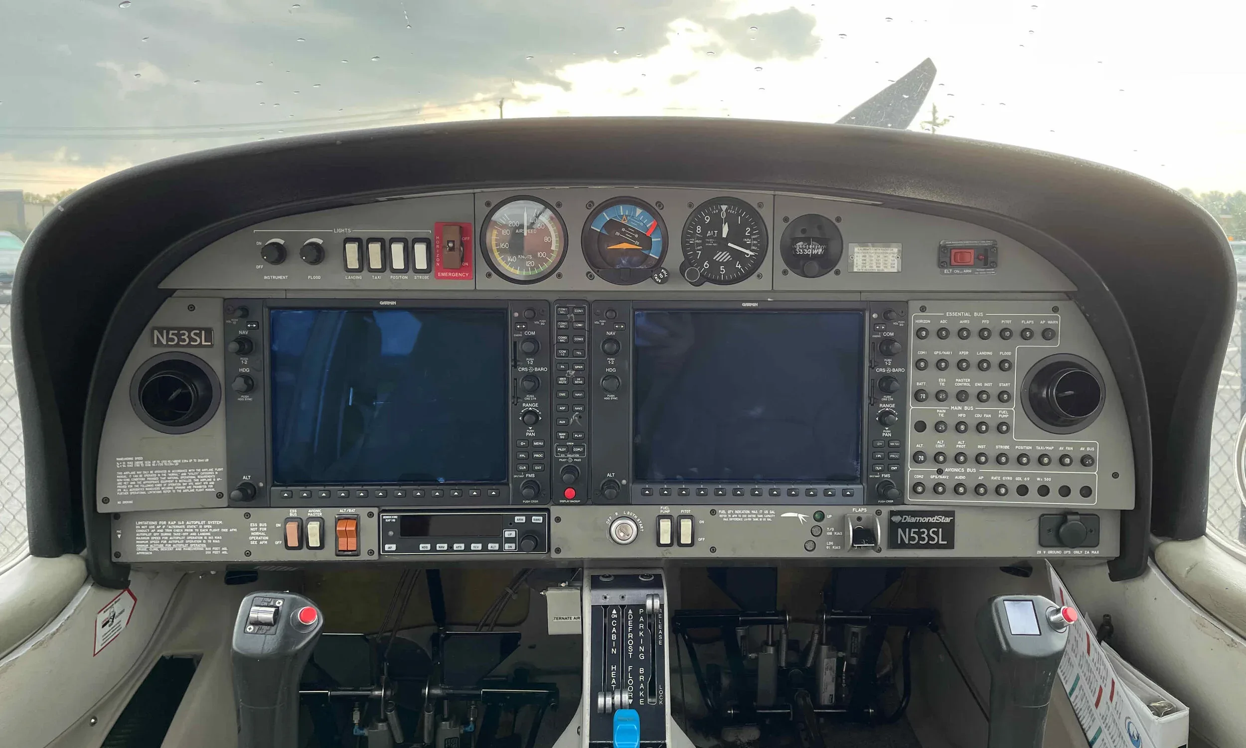 Diamond Star DA40 cockpit instrument panel.