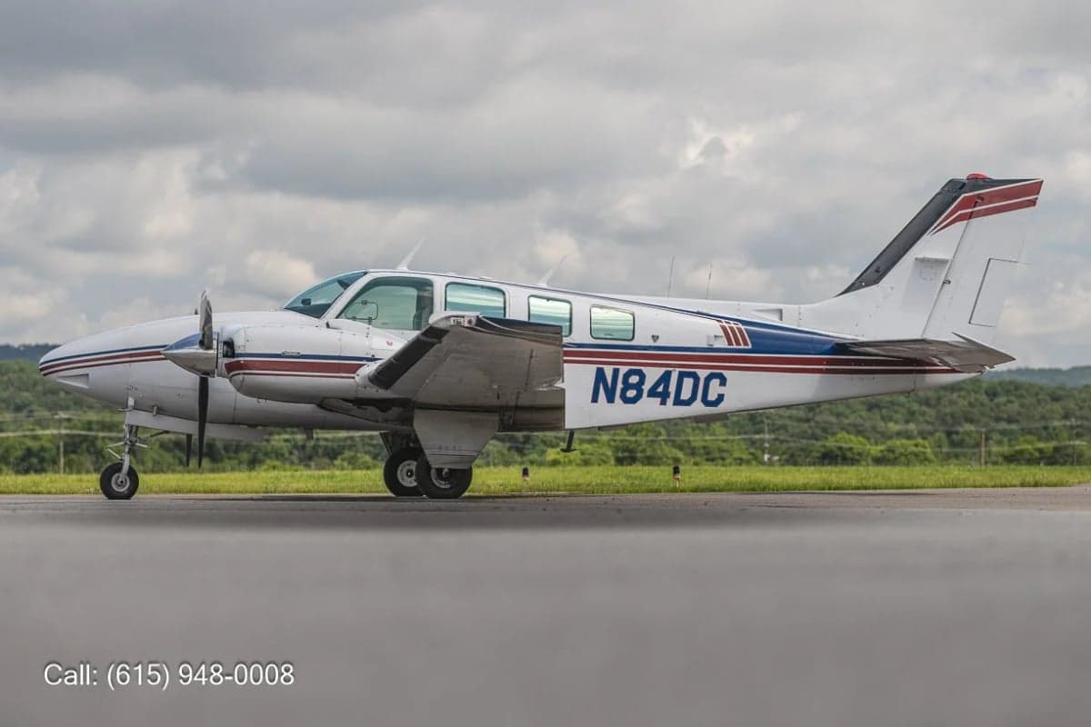 Side view of a Beechcraft Baron on the ramp.