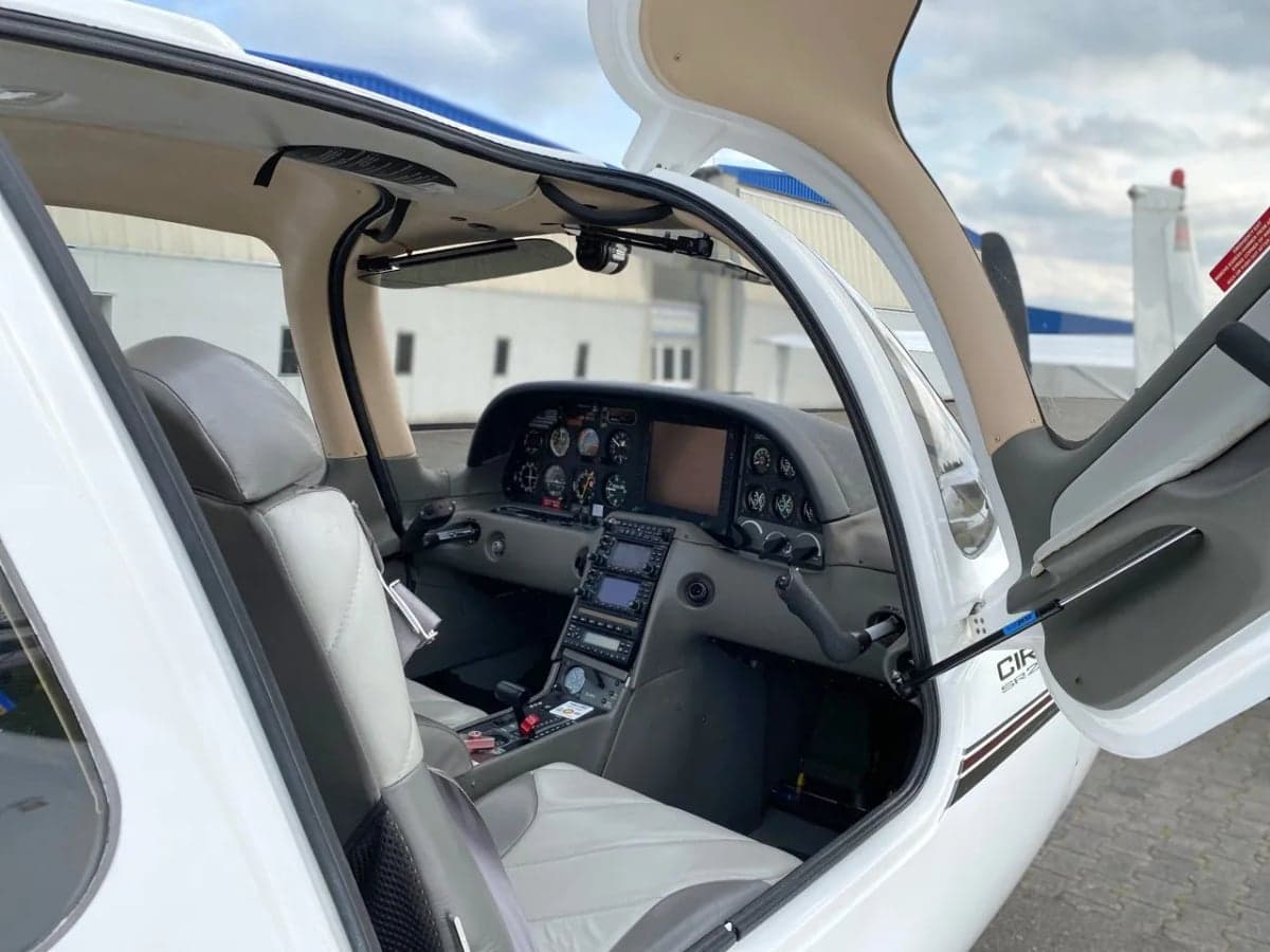 View of the instrument panel and cockpit of the Cirrus aircraft.
