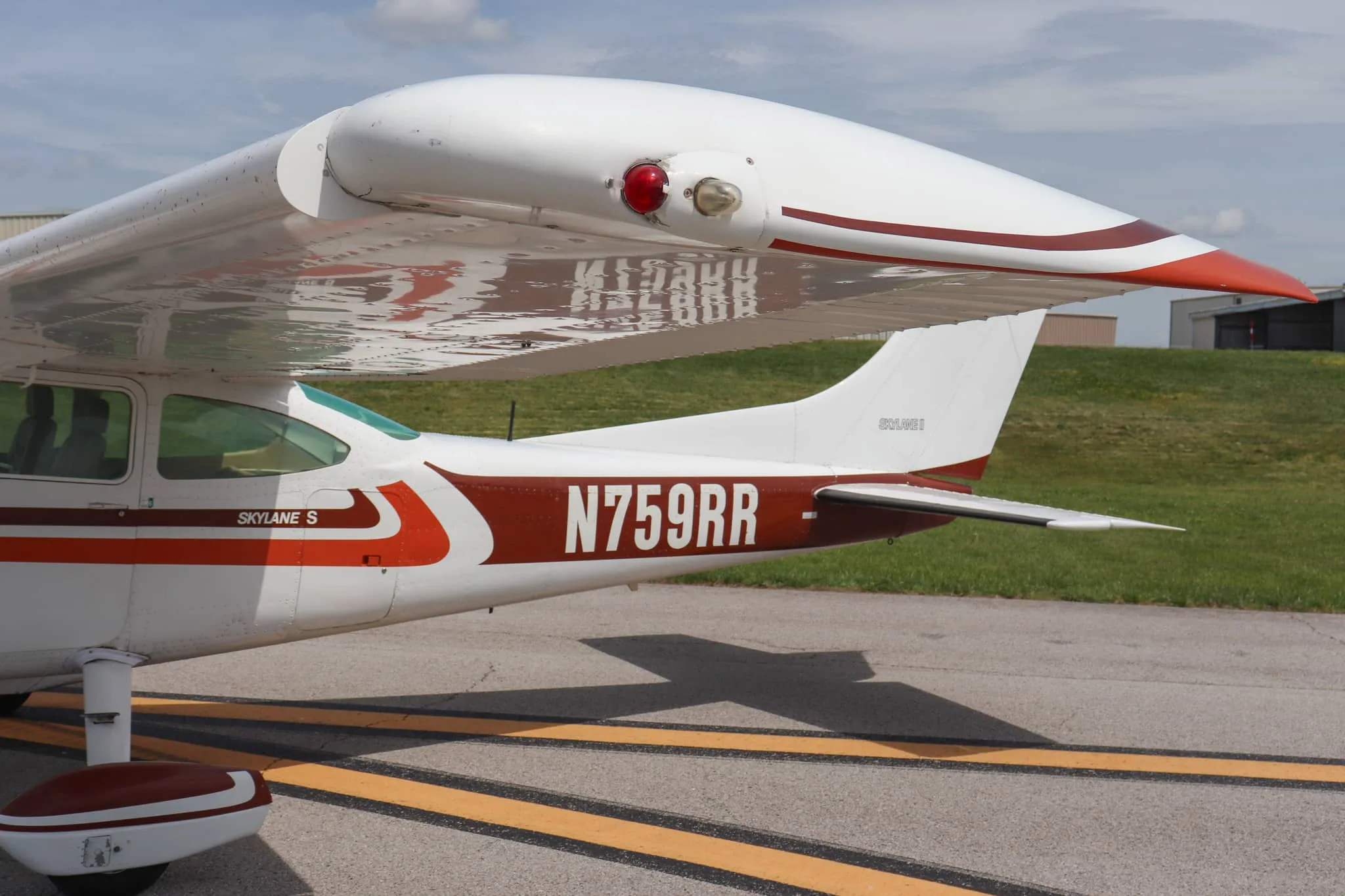 A close-up of the tail section and wingtip of the Cessna Skylane S (N759RR) showing the registration.