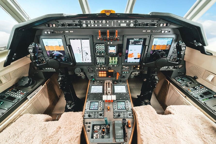 The cockpit of the Falcon 7X features advanced avionics and comfortable seating.