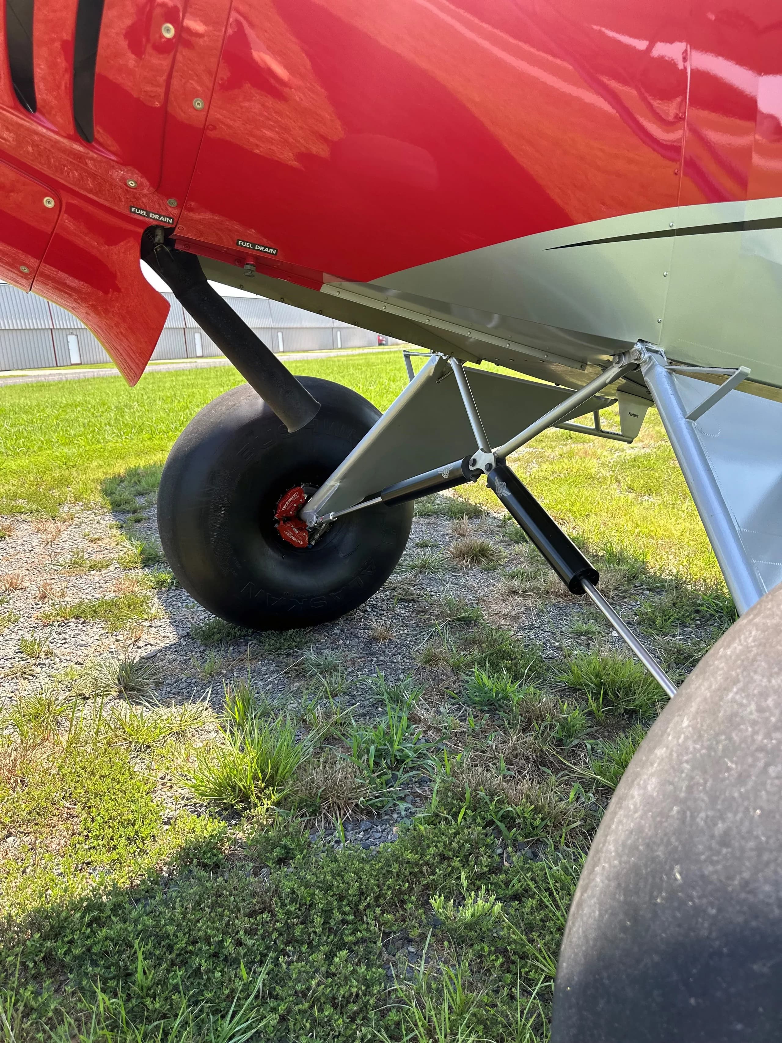 Close up of the landing gear and large tires of the Carbon Cub FX-3.
