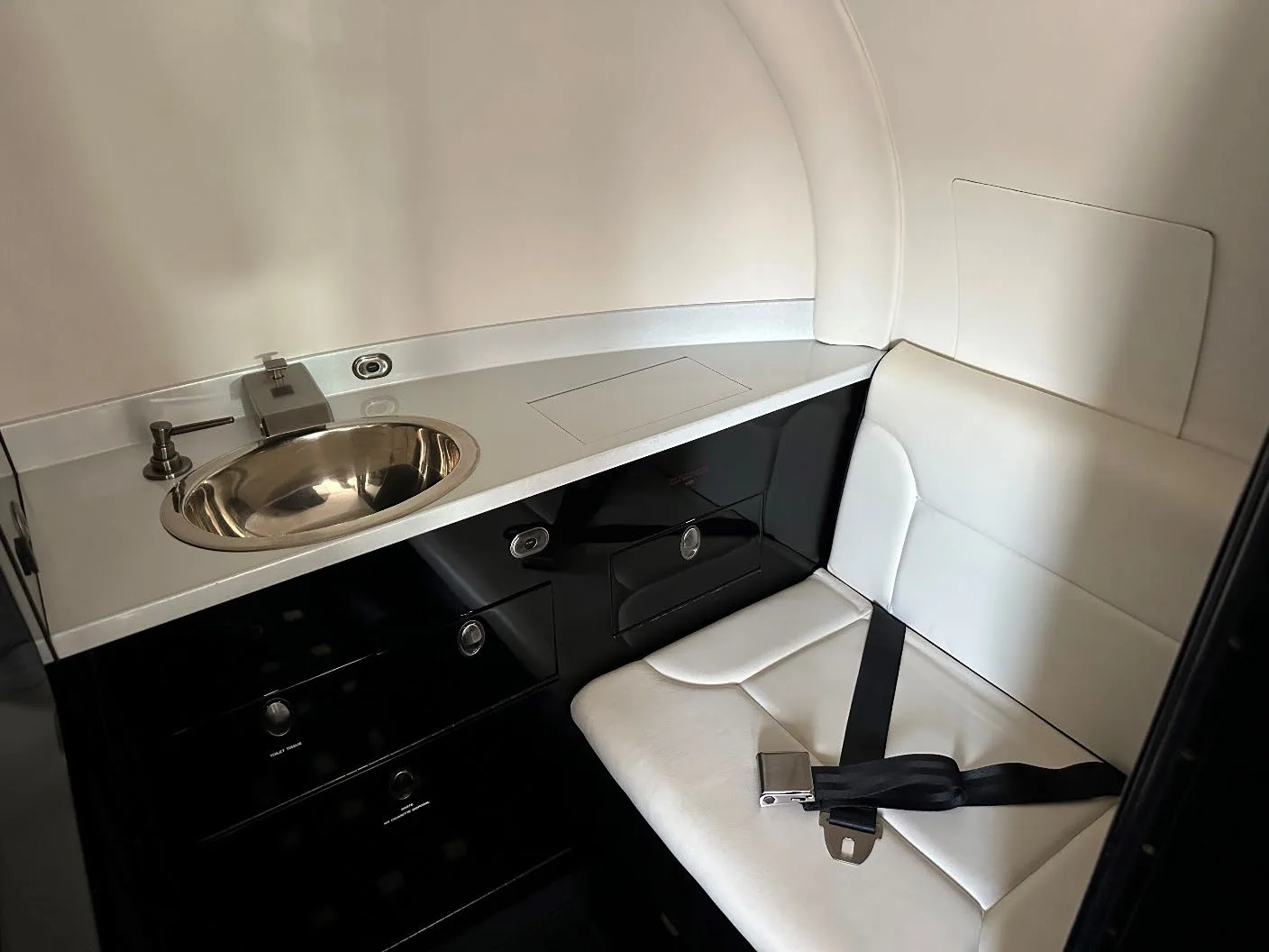 Lavatory area in the Hawker 400XP cabin.