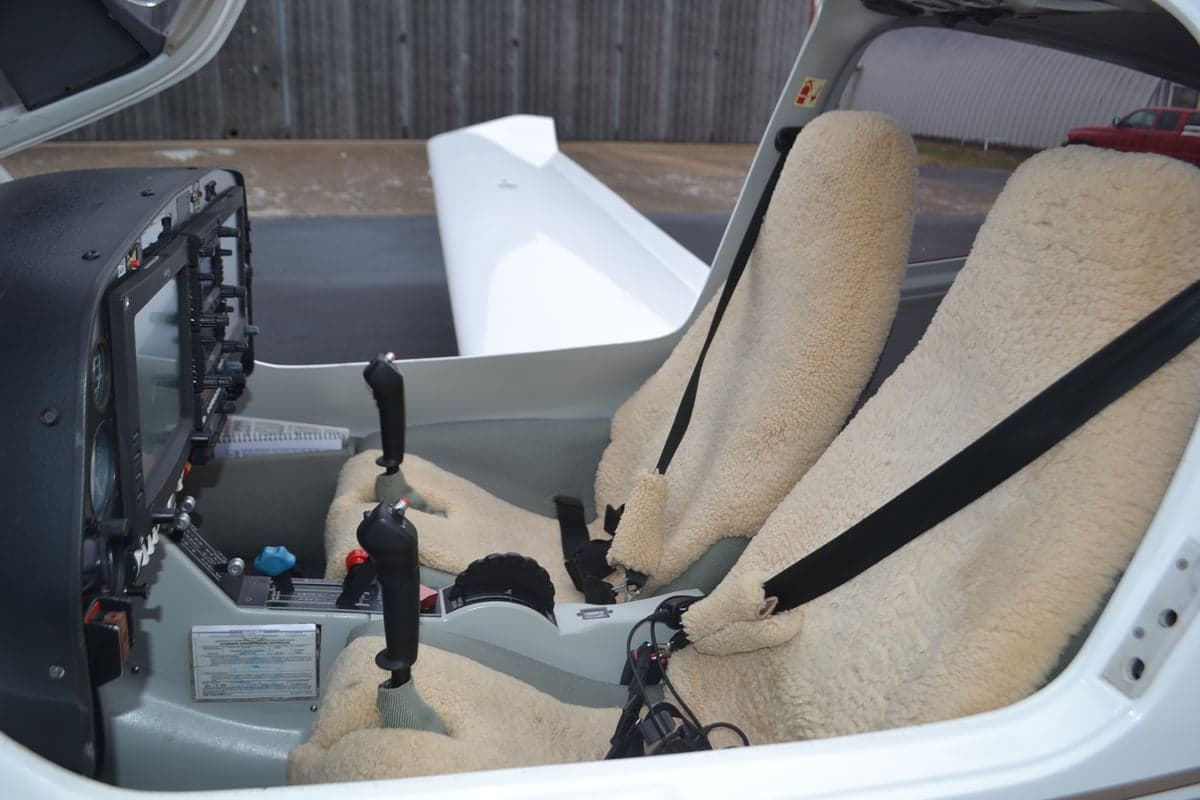 Front seats with sheepskin covers in the Diamond DA40 aircraft.