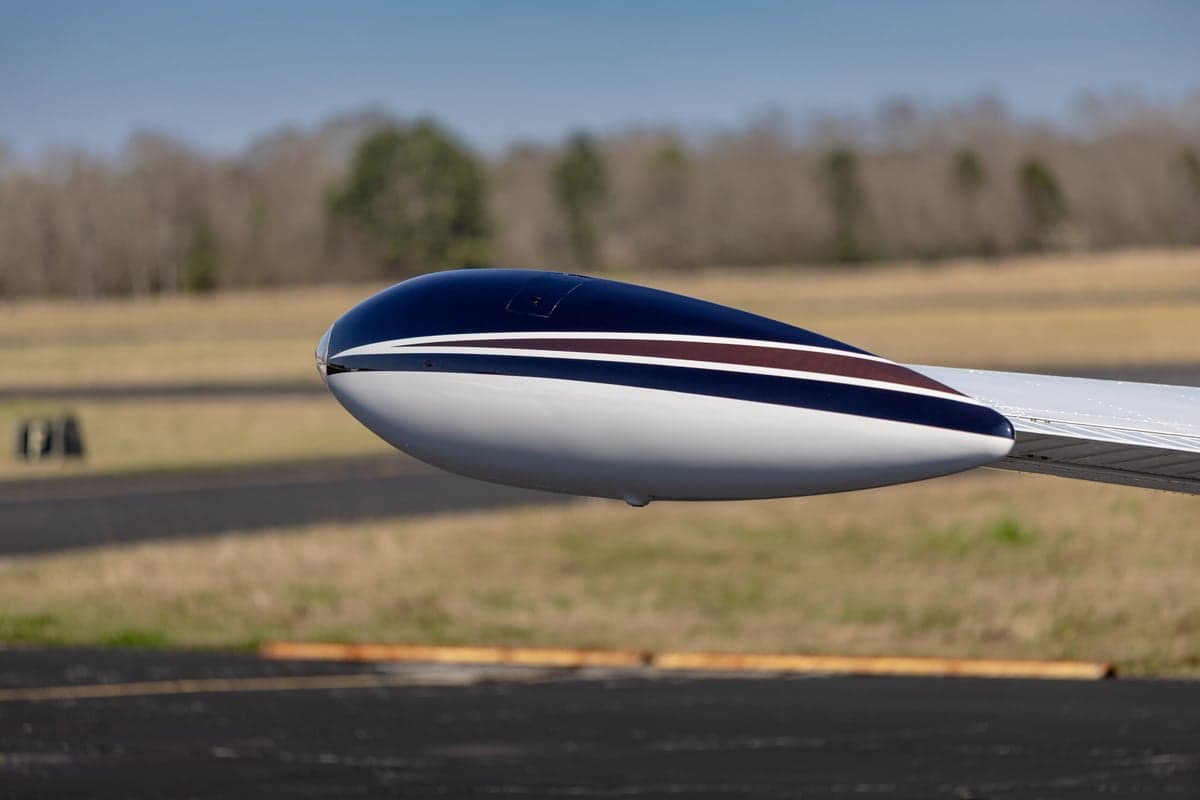 Close up of the wingtip of the Beechcraft Bonanza N219DK.