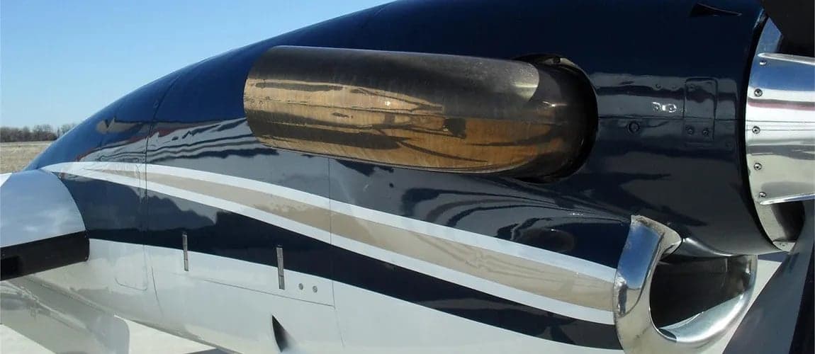 Close up of the engine nacelle and paint scheme on a King Air aircraft.