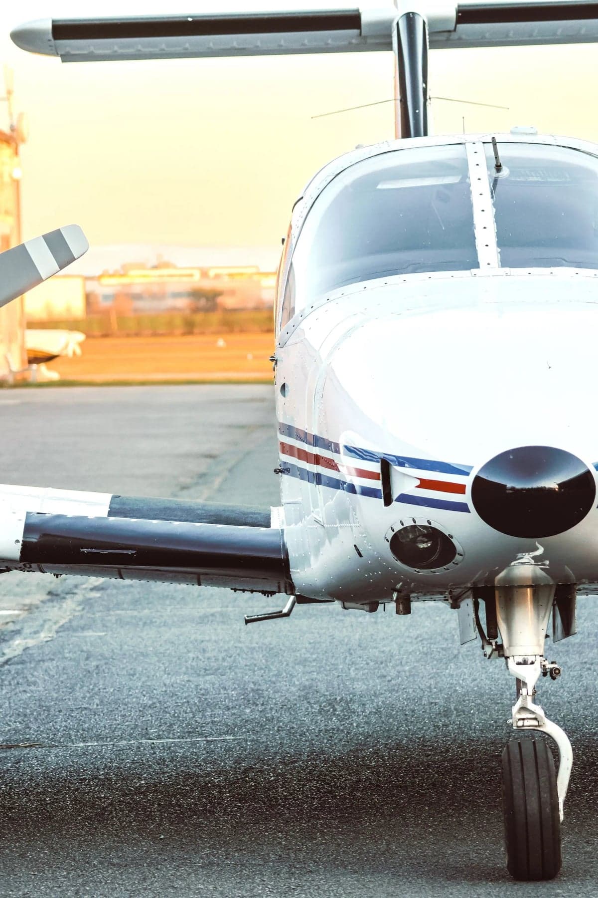 Close-up of the nose and landing gear of the Piper Seminole.