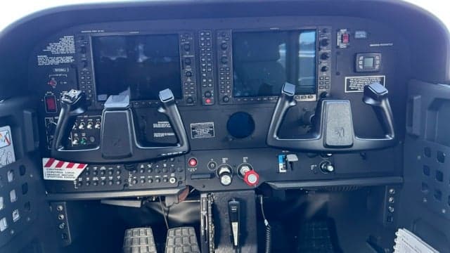 Detailed view of the Cessna 172 Skyhawk instrument panel.