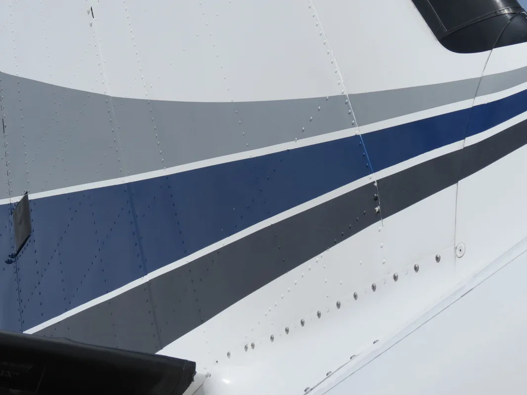 1977 Commander 690B