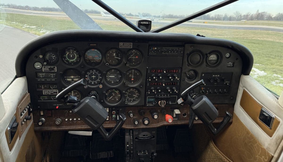 Instrument panel of the Cessna 172 aircraft.
