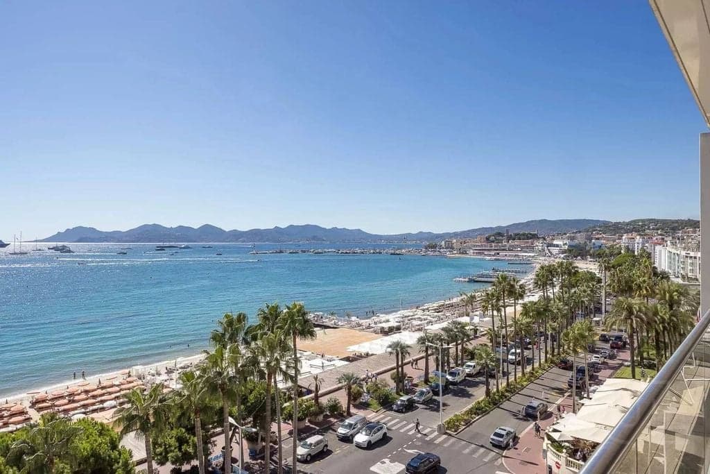 2 bedroom luxury Flat for sale in Cannes, France
